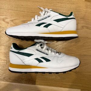 Reebok Classic Leather White and Green Sneakers Size 9
